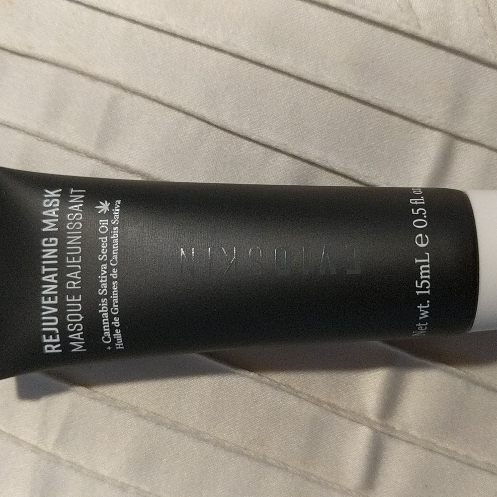 NWT rejuvenating mask